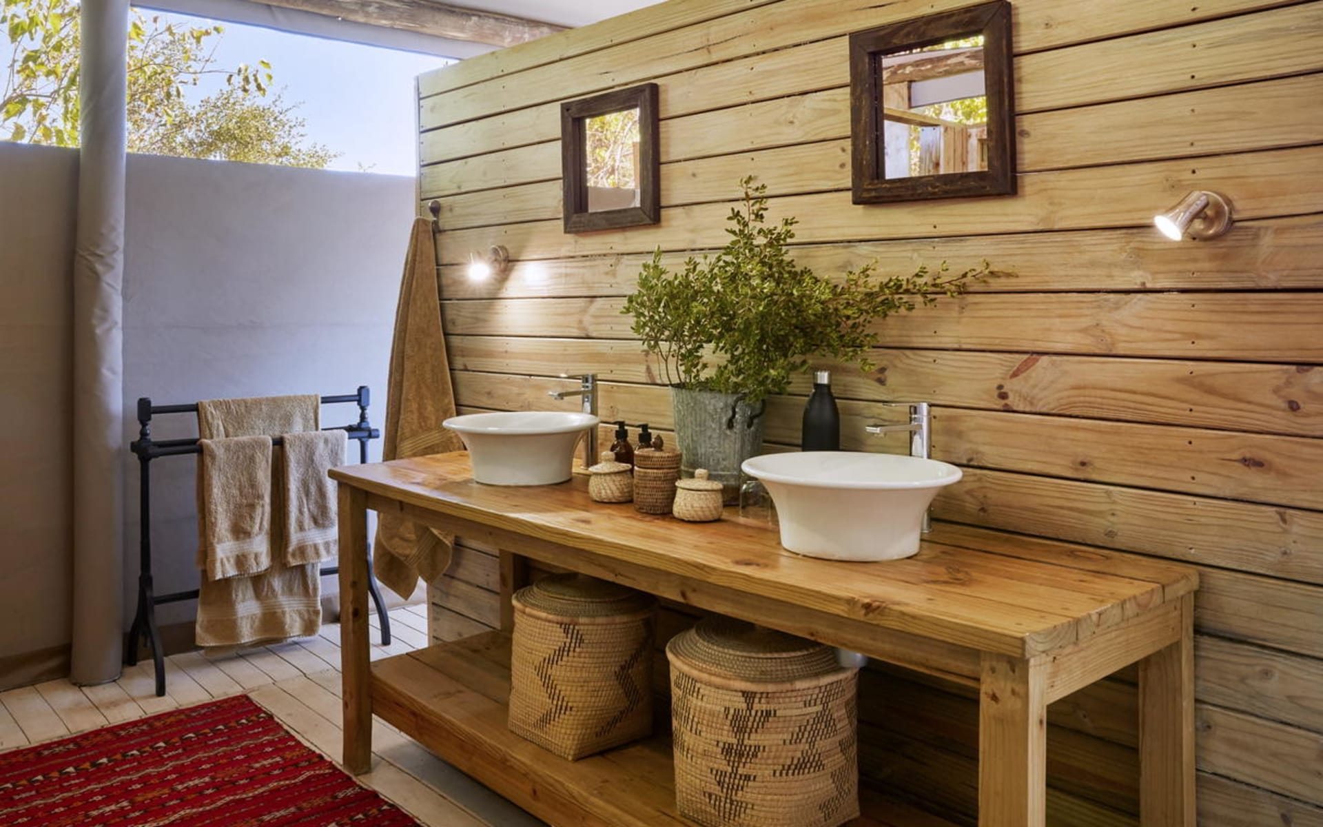 the_jackal__hide_botswana_bathroom
