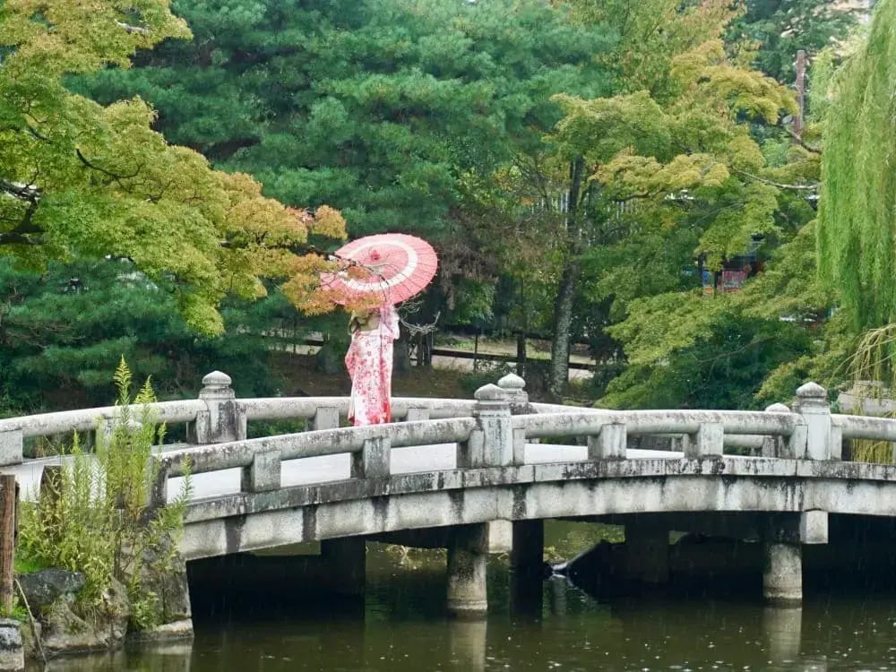 Japan_Bridge_Free_Stock_Image_Unsplash_2022_CCKaren_Chew_Z5fXL_llQUY_box8oo-4-1