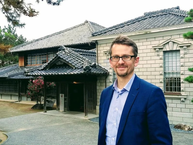Malcolm_at_historical_house_in_Karatsu_Saga_prefecture_d345re-WebsiteSmall
