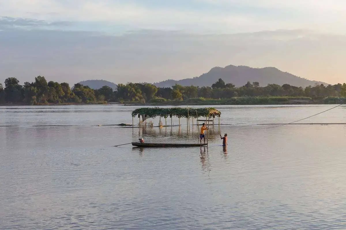 Mekong_pirogue_at_sunset_in_the_4000_islands__2_-1-1