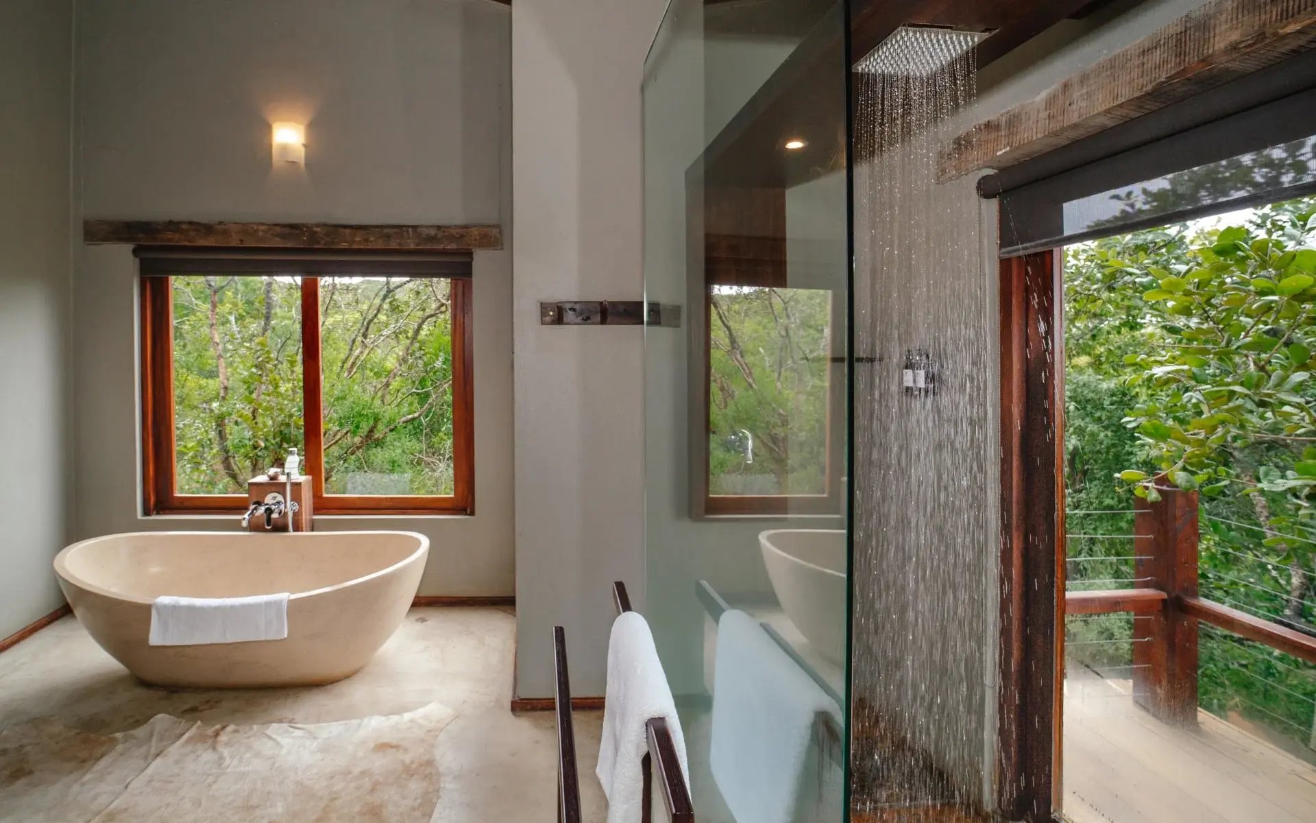 Rhino_Ridge_Safari_Lodge_Bathtub_gjlijp