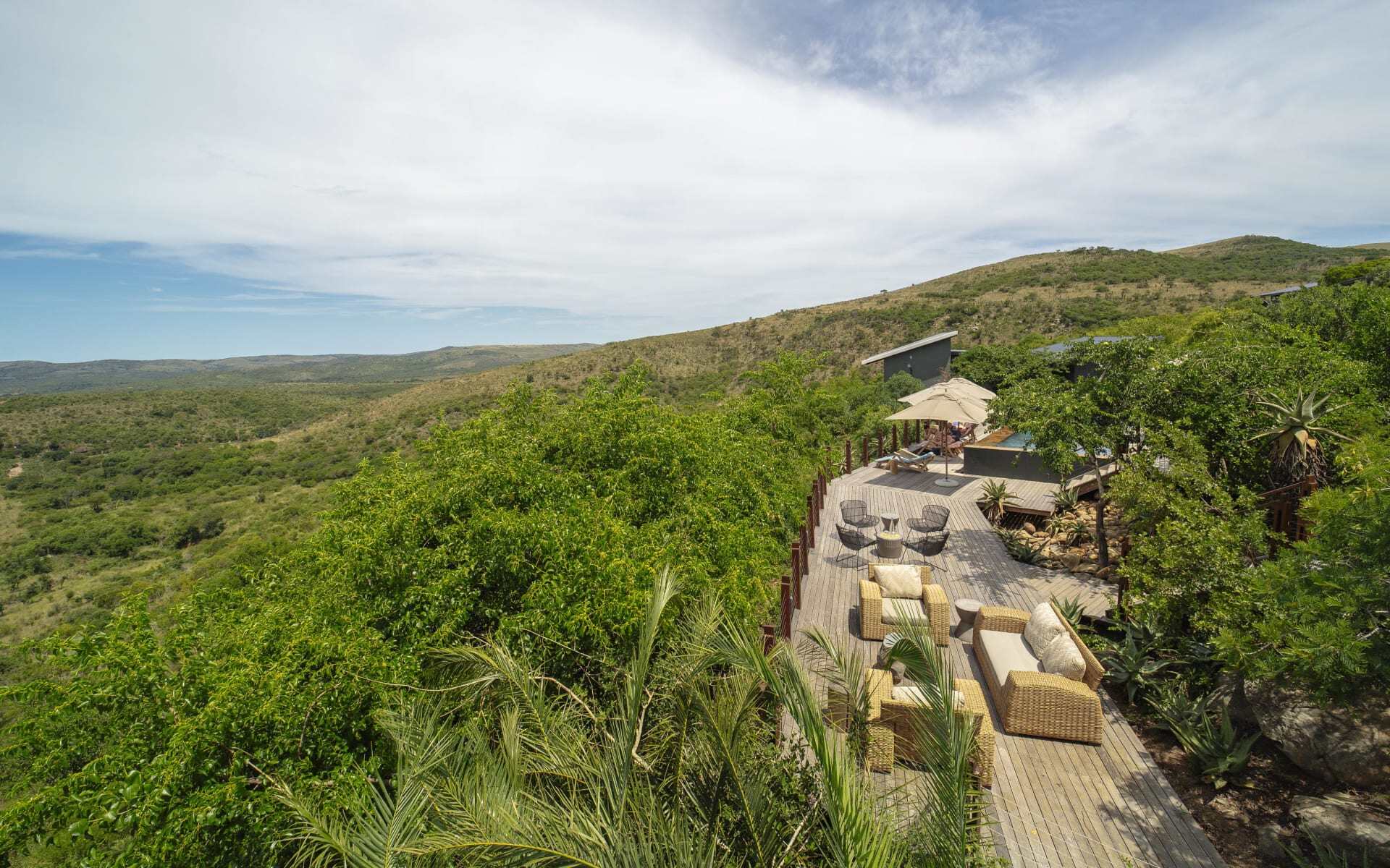 Rhino_Ridge_Safari_Lodge_Pool_Deck_iv85pz