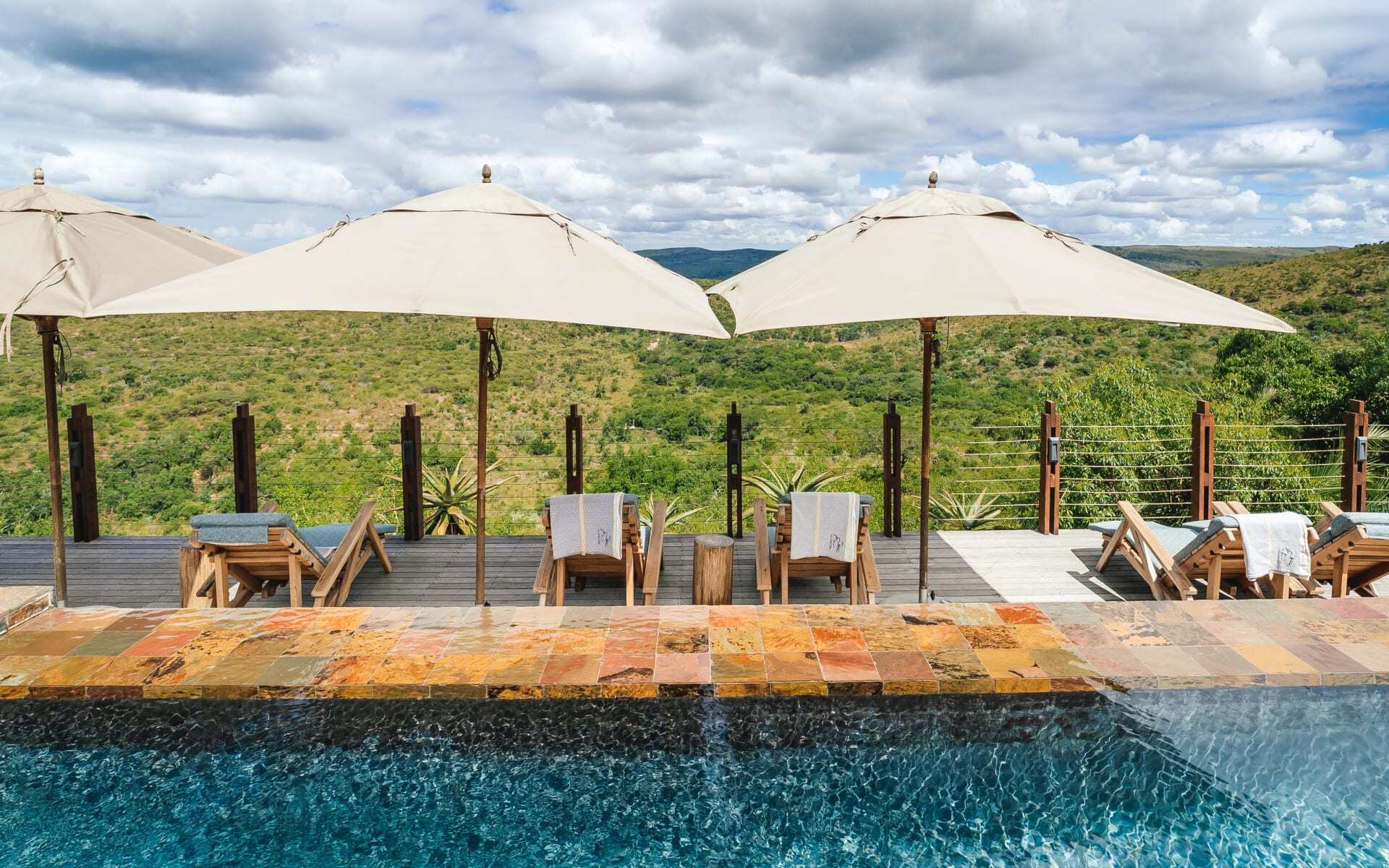 Rhino_Ridge_Safari_Lodge_Pool_mtnw1r