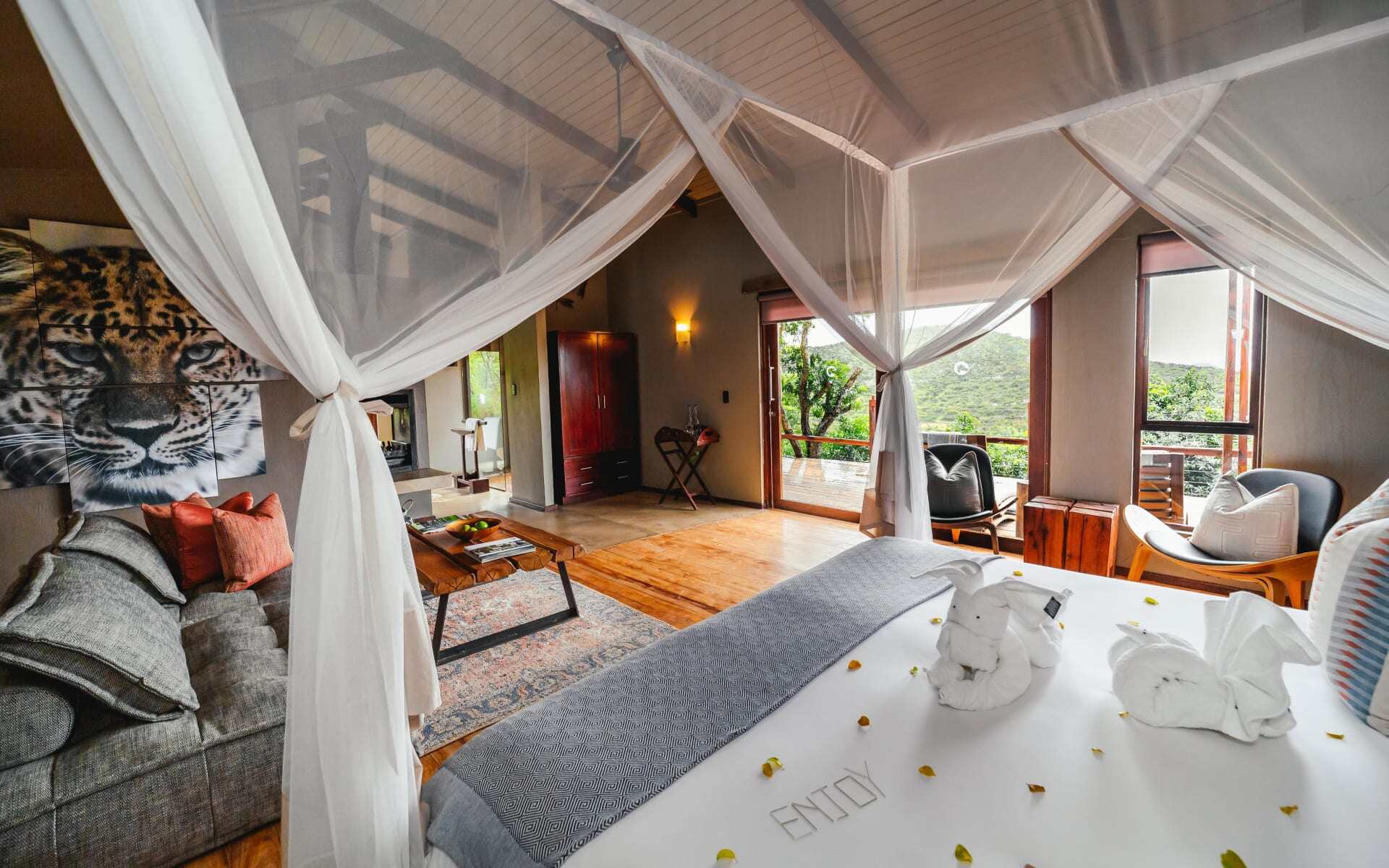 Rhino_Ridge_Safari_Lodge_Villa_pzuxeg