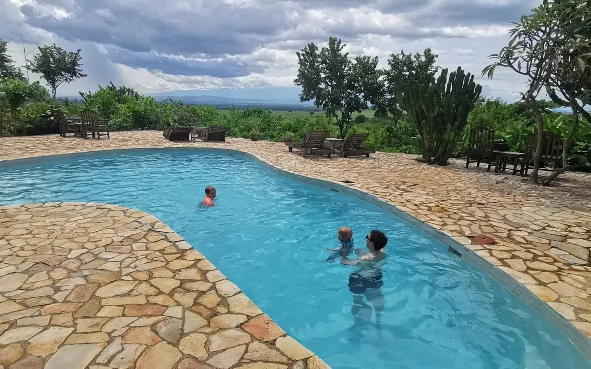 Swimming_Pool_at_Kyambura_Gorge_Lodge_bhpgwz-1