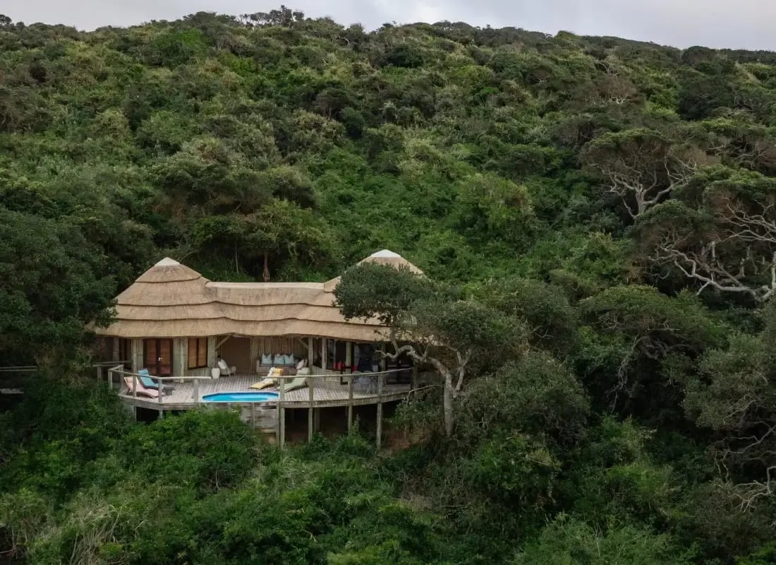 Thonga_Beach_Resort_Deluxe_Room_abwpuk (1)