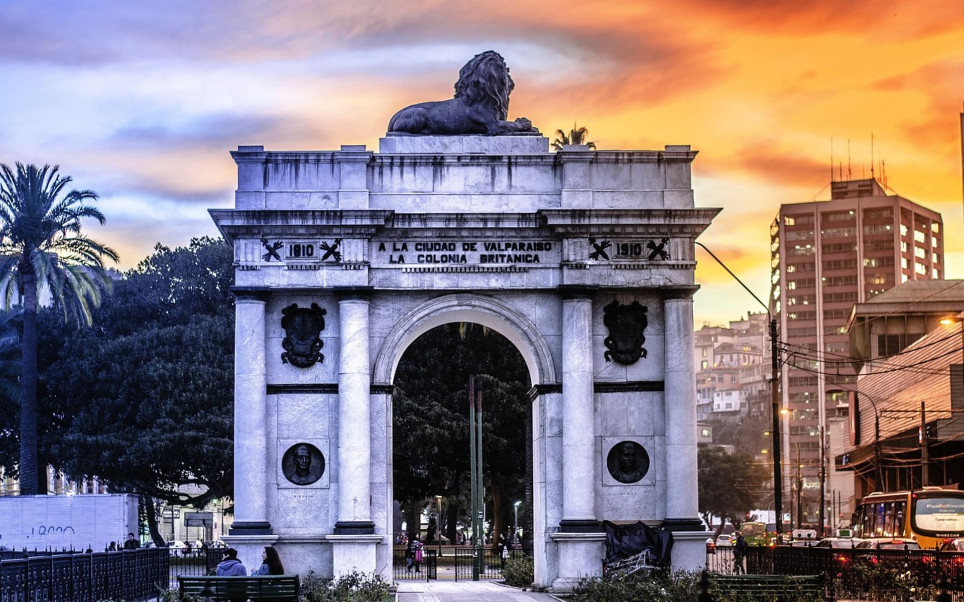 An archway in the middle of Valparaíso.
