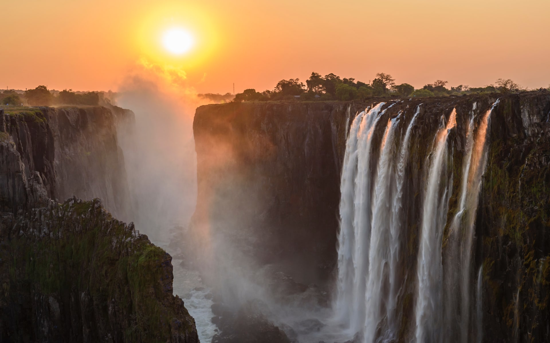 Victoria_Falls_Free_Stock_Image_Unsplash_2021_CCSammy_Wong-QHH3WH1ZBsk_hhmaym_WebsiteLarge-2