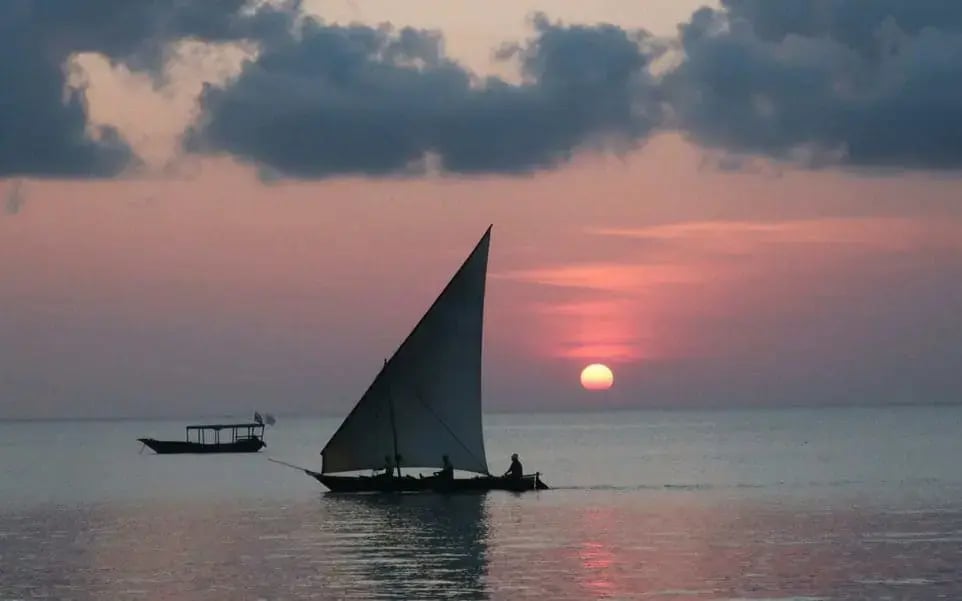 Zanzibar_-boat_sunset_camilla-frederiksen-DDBQWBv-nmk-unsplash