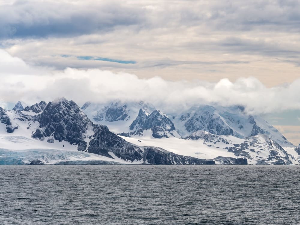antarctica_elephant_island_yubni3-WebsiteMedium
