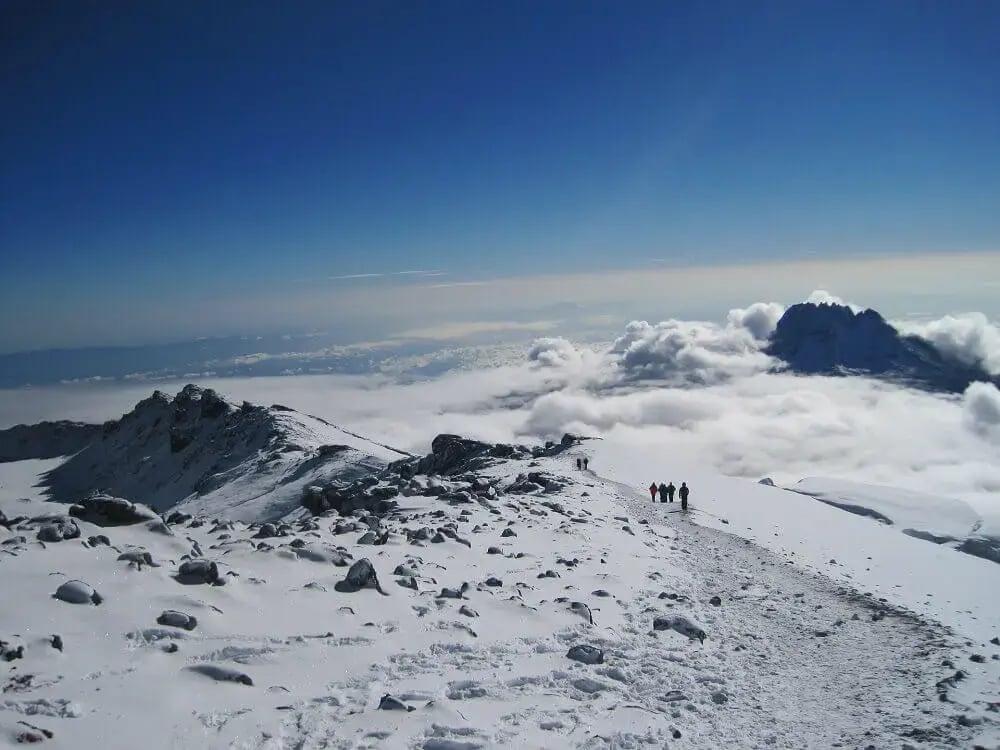 climbing_mount_kilimanjaro_trekking_in_snow-1-_1_