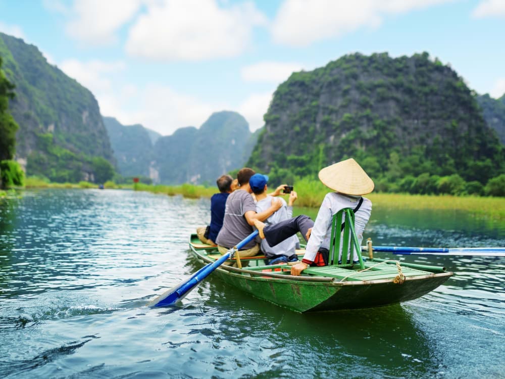 family_holiday_ngo_dong_river_ninh_binh_p6asro-1