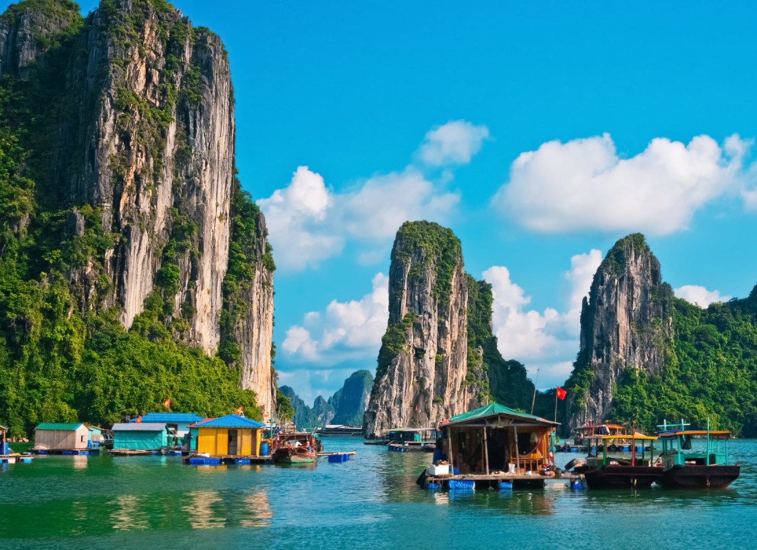 floating_fishing_village_halong_bay_gau6gt_czghnw-WebsiteMedium