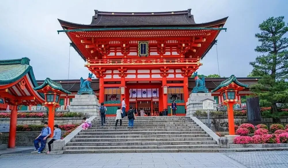 fushimi-inari-taisha-shinto-shrine-in-kyoto-japan-1-1-1