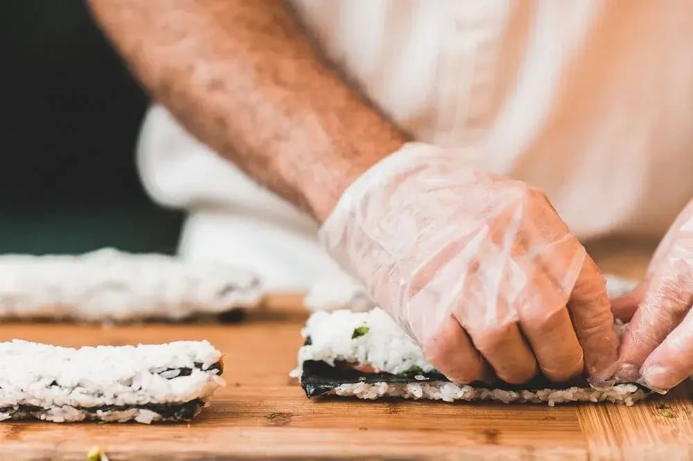 japan-food-guide-making-sushi-in-a-japanese-cooking-class