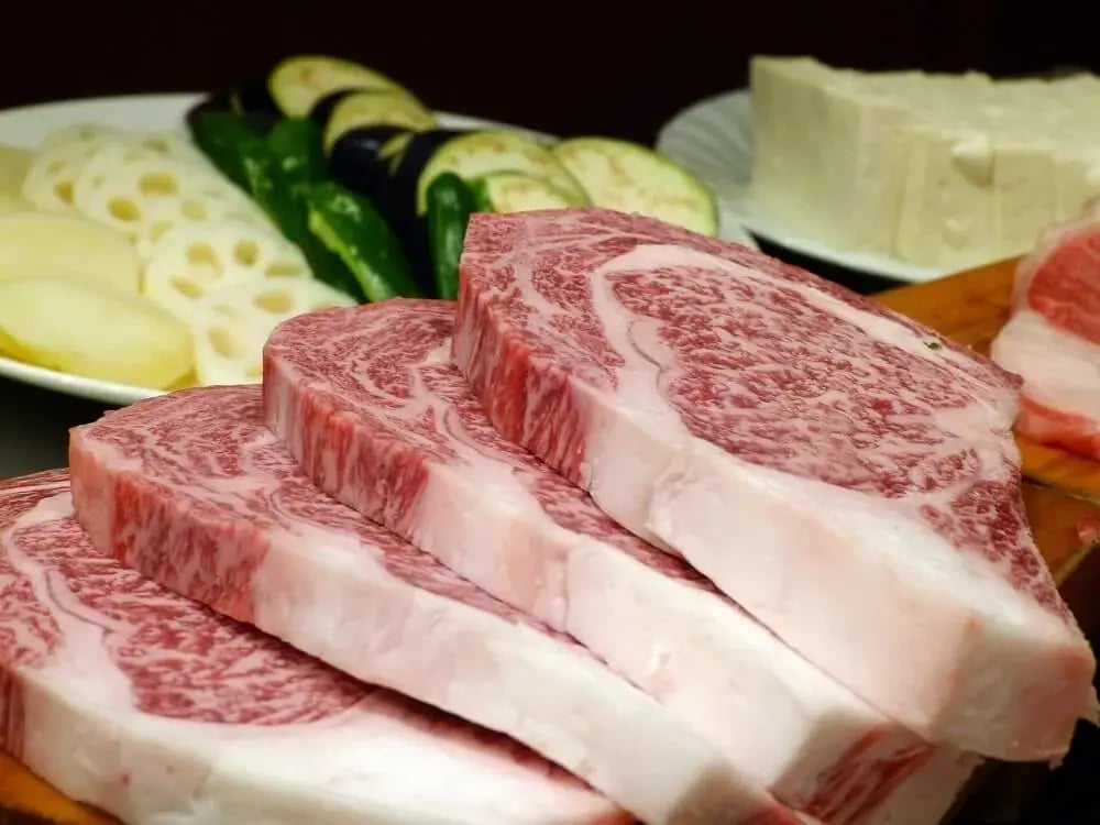 japan-food-guide-raw-kobe-beef-steaks