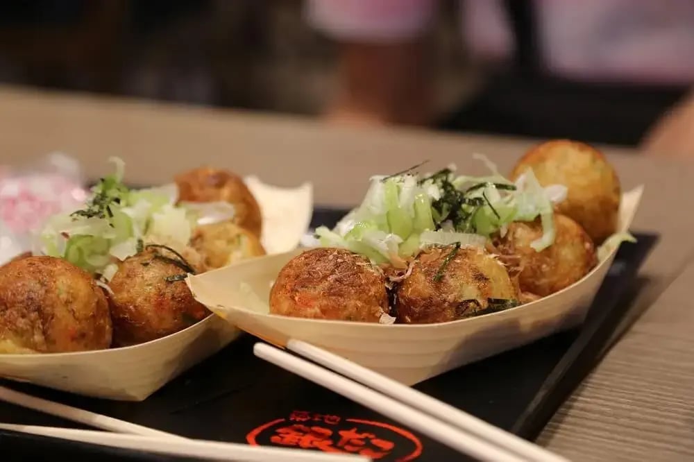 japan-food-guide-takoyaki-octopus-ball-dumplings-in-osaka