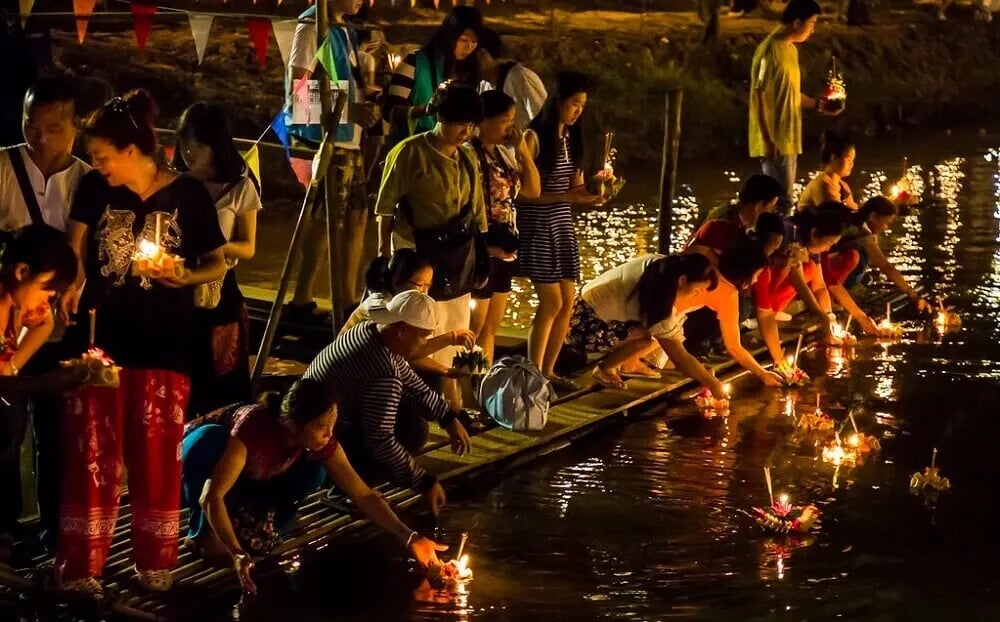 loy_krathong_floating_offerings_thailand_festival