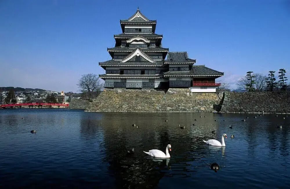 matsumoto_black_crow_castle_japan