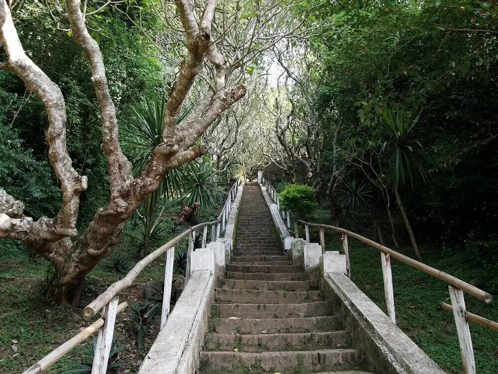 mount_phousi_steps_luang_prabang_laos