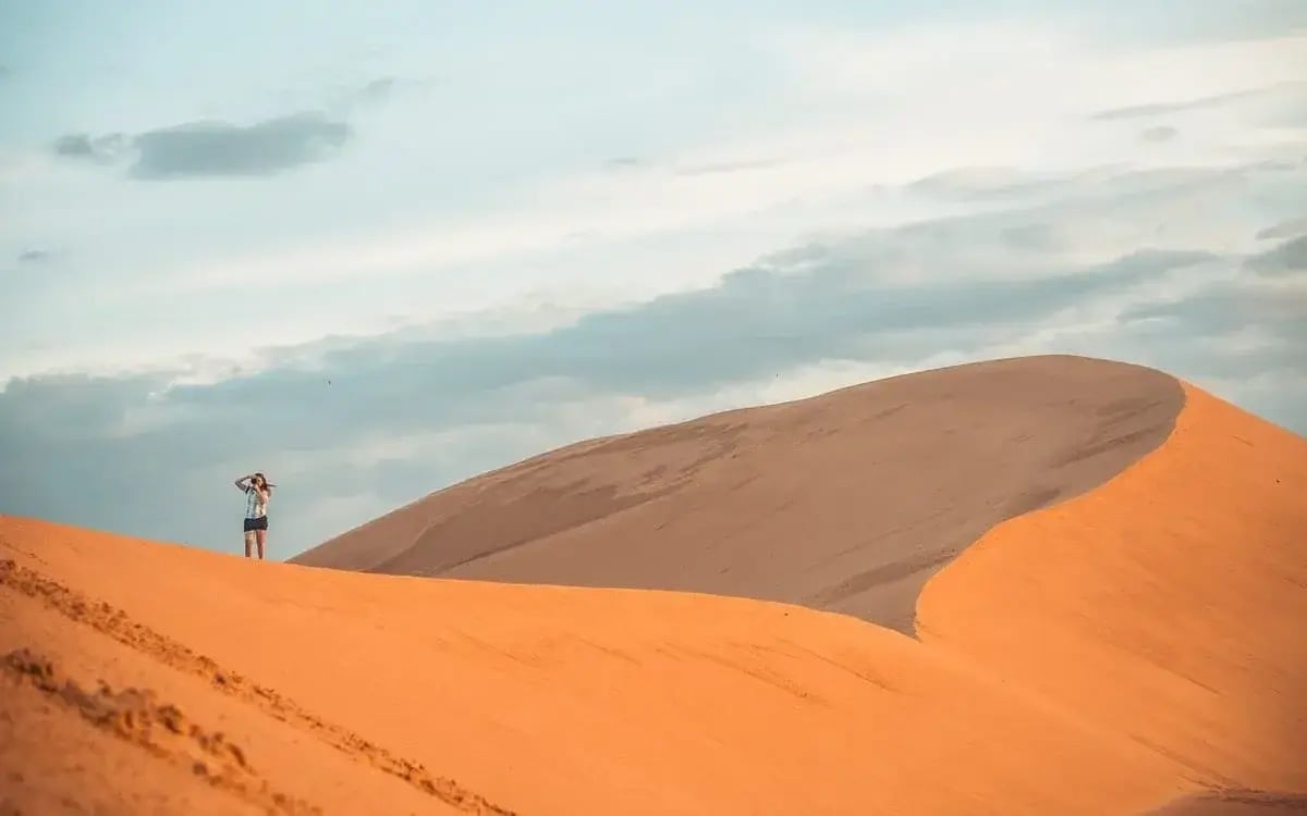 mui_ne_sand_dunes_karl_hedin_unsplash_lpowoq (1)