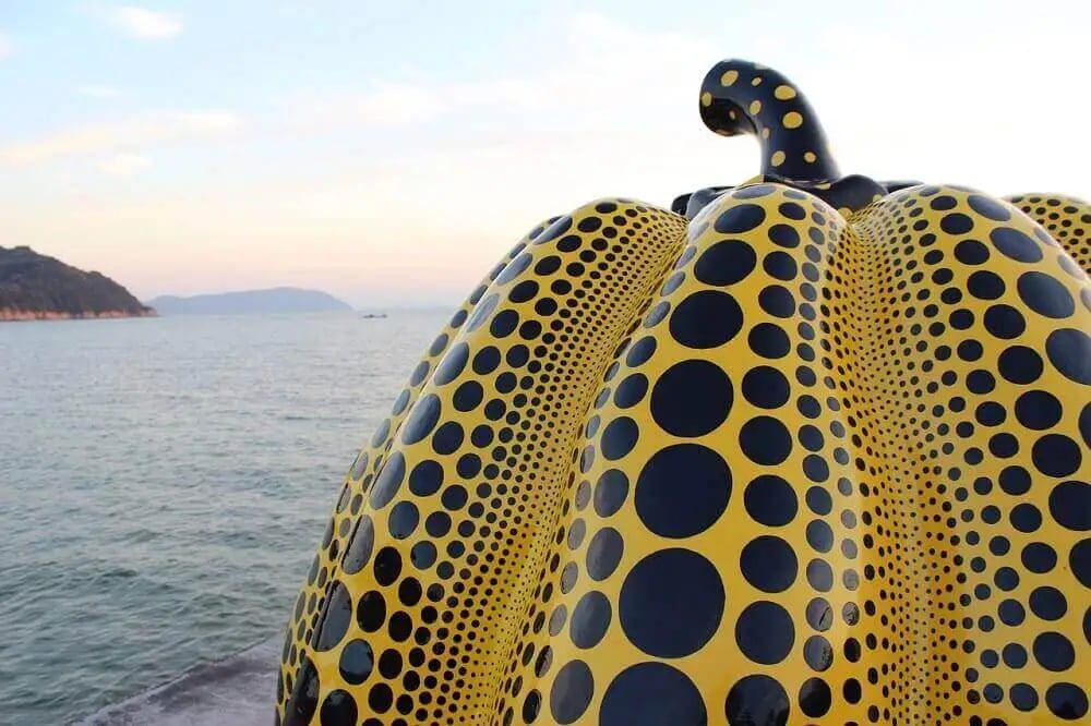 naoshima_island_pumpkin_art_yayoi_kusama_japan
