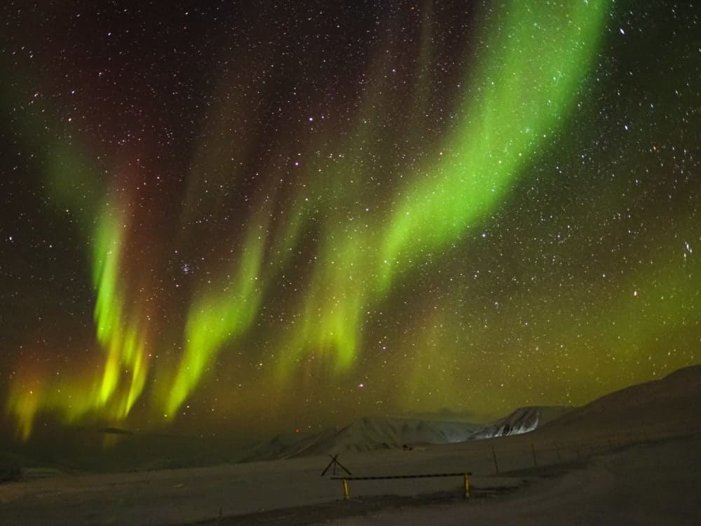 northern_lights_svalbard_unsplash_zrhhxx-1