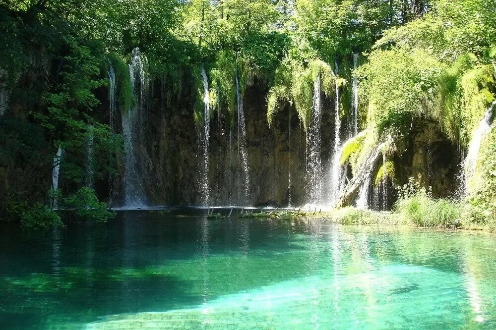 plitvice_lakes_croatia_waterfalls