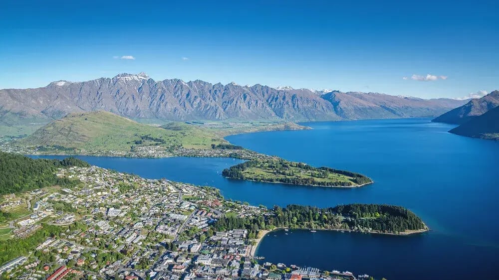 queenstown_in_summer_new_zealand