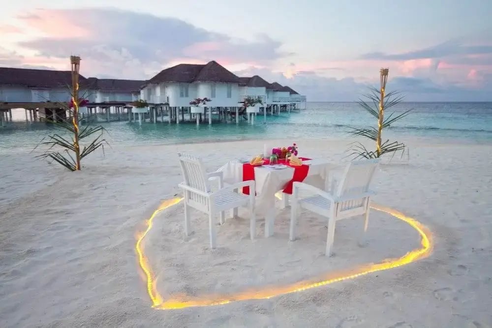 romantic_private_dinner_beach_maldive