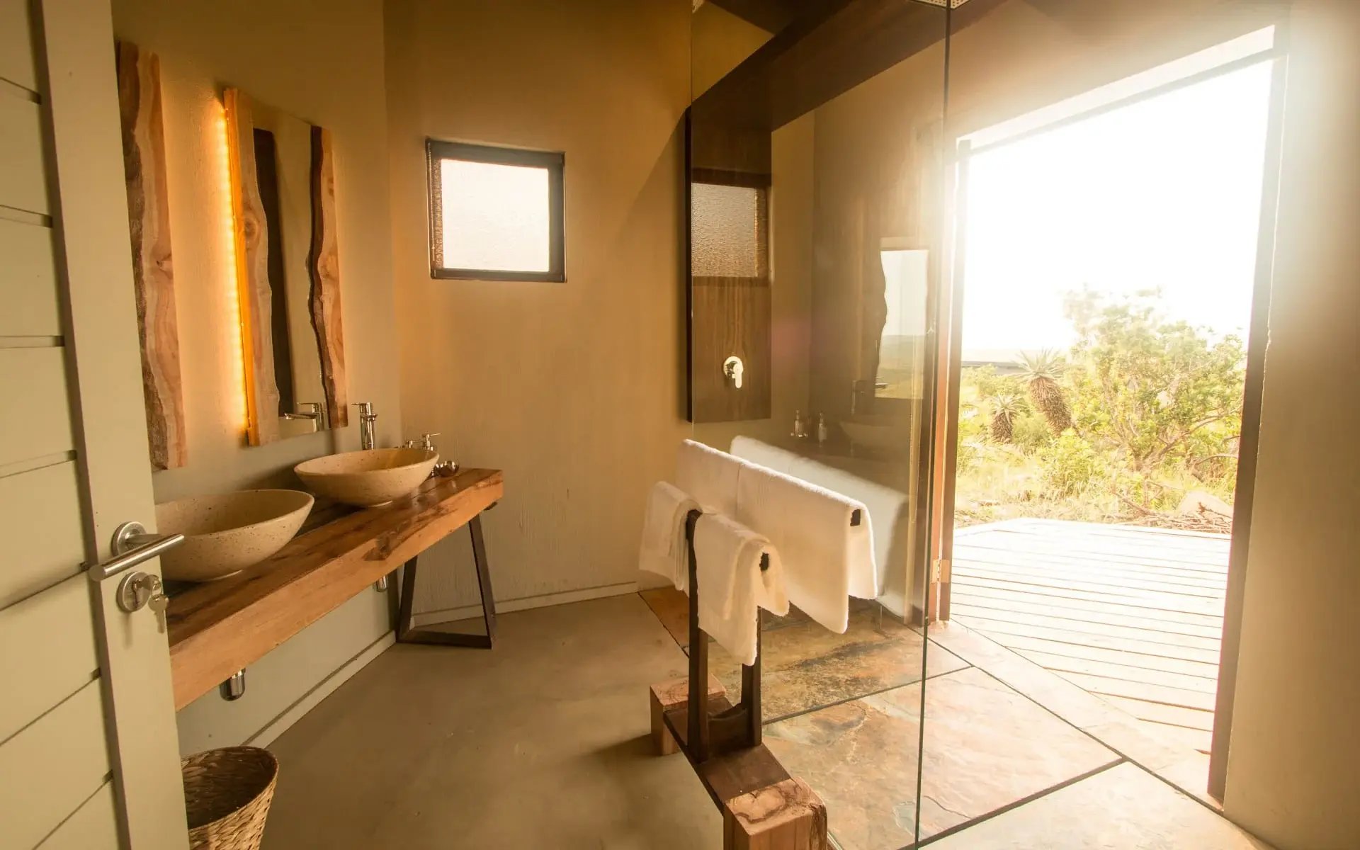 rrsl_-_safari_room__safari__family_room_bathroom_guy_upfold_e11coo