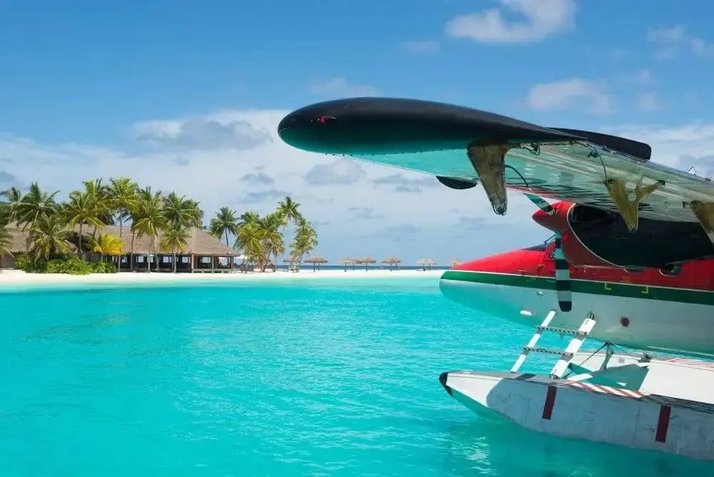 sea_plane_tropical_island_resort_maldives