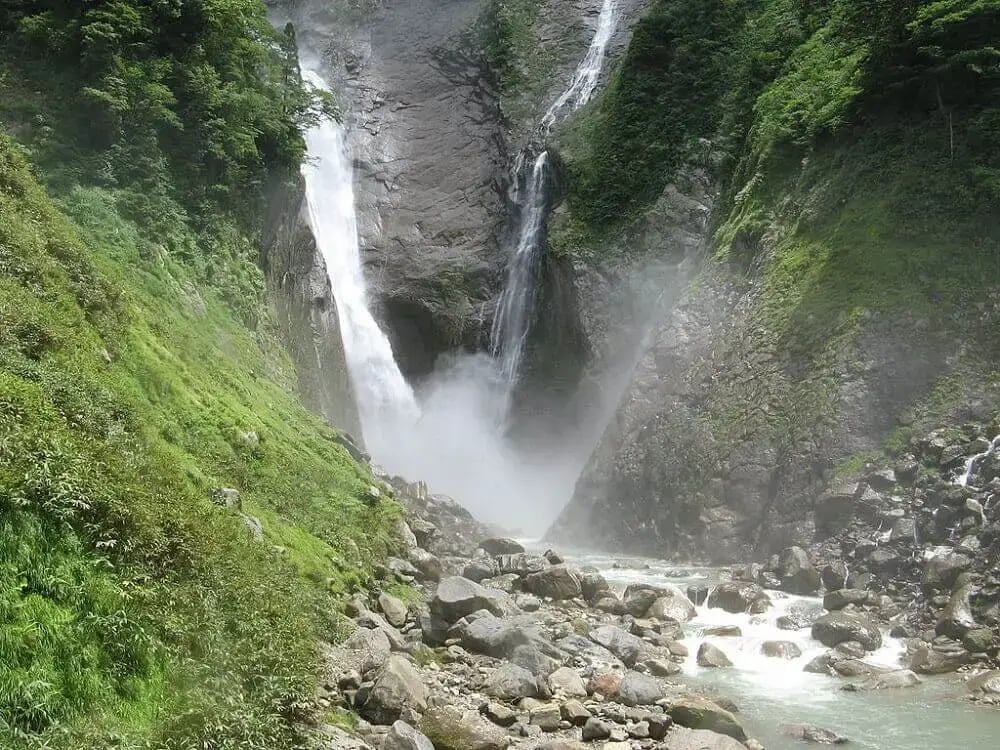 shomyo_and_hannoki_falls_twin_waterfalls