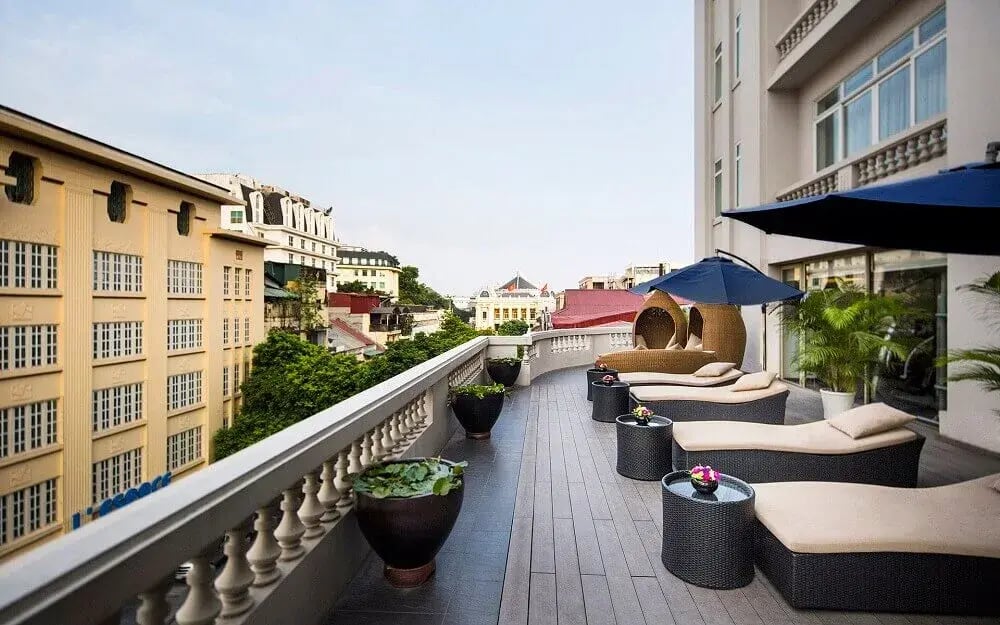 splash-bar-terrace-hotel-de-lopera-hanoi-vietnam