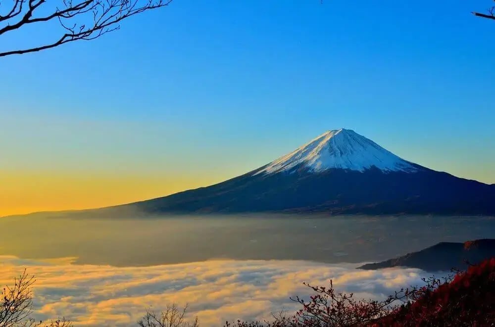sunrise-view-of-mount-fuji-from-hakone-japan