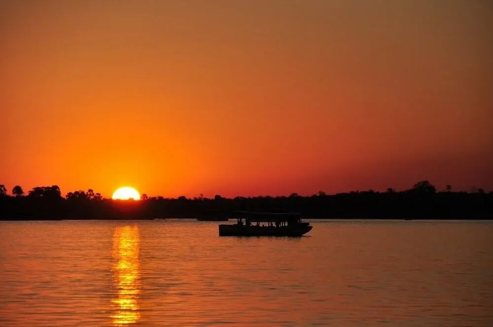 sunset-cruise-zambezi-river-zambia-victoria-falls