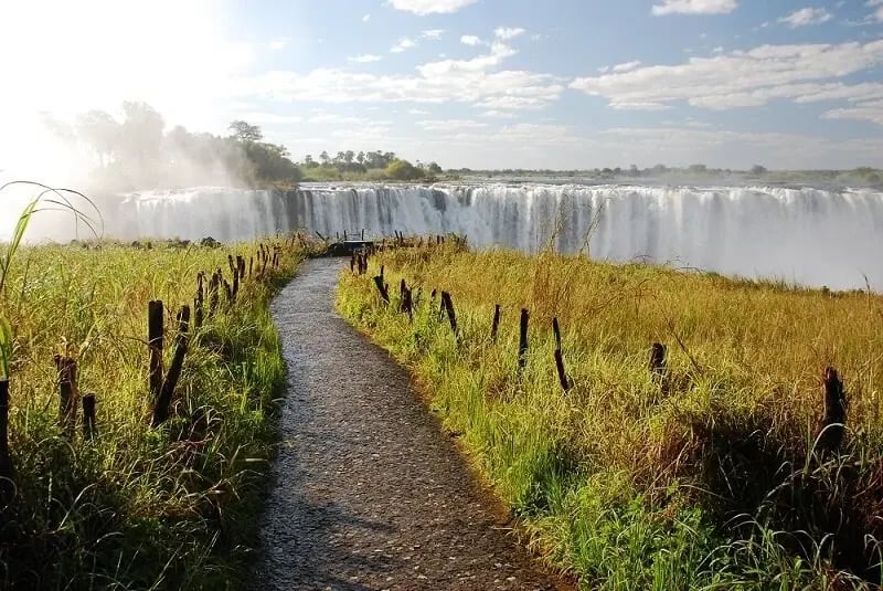 victoria_falls_experiences_activities_footpath_1