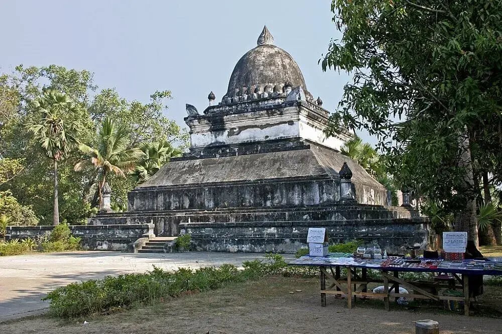 wat_wisunalat_watermelon_stupa_luang_prabang_laos