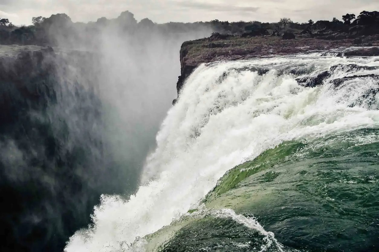 when_to_travel_to_victoria_falls_waterfall-1-1