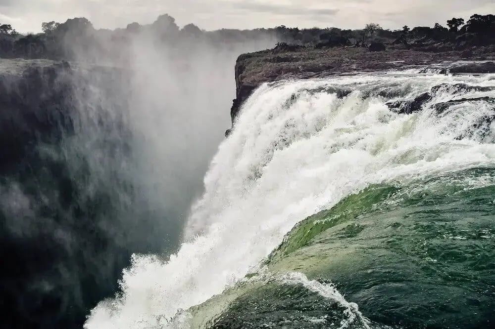 zambezi-river-feeding-victoria-falls-in-zambia
